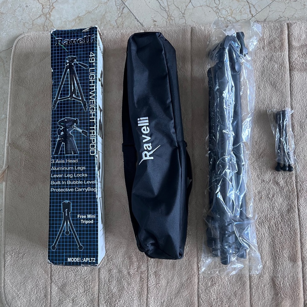 Ravelli APLT2 49" Lightweight Tripod